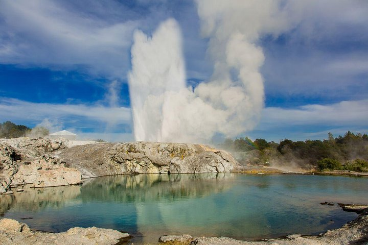 Auckland to Hobbiton Movie Set and Rotorua's Geothermal Valley - Photo 1 of 25
